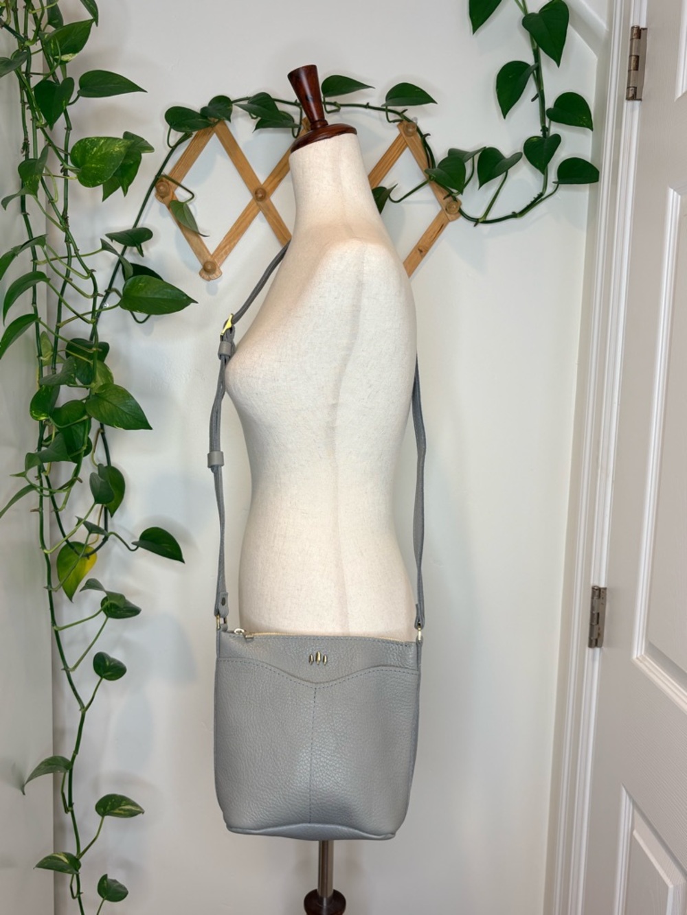 PORTLAND LEATHER Cypress Side Bag in Nimbus